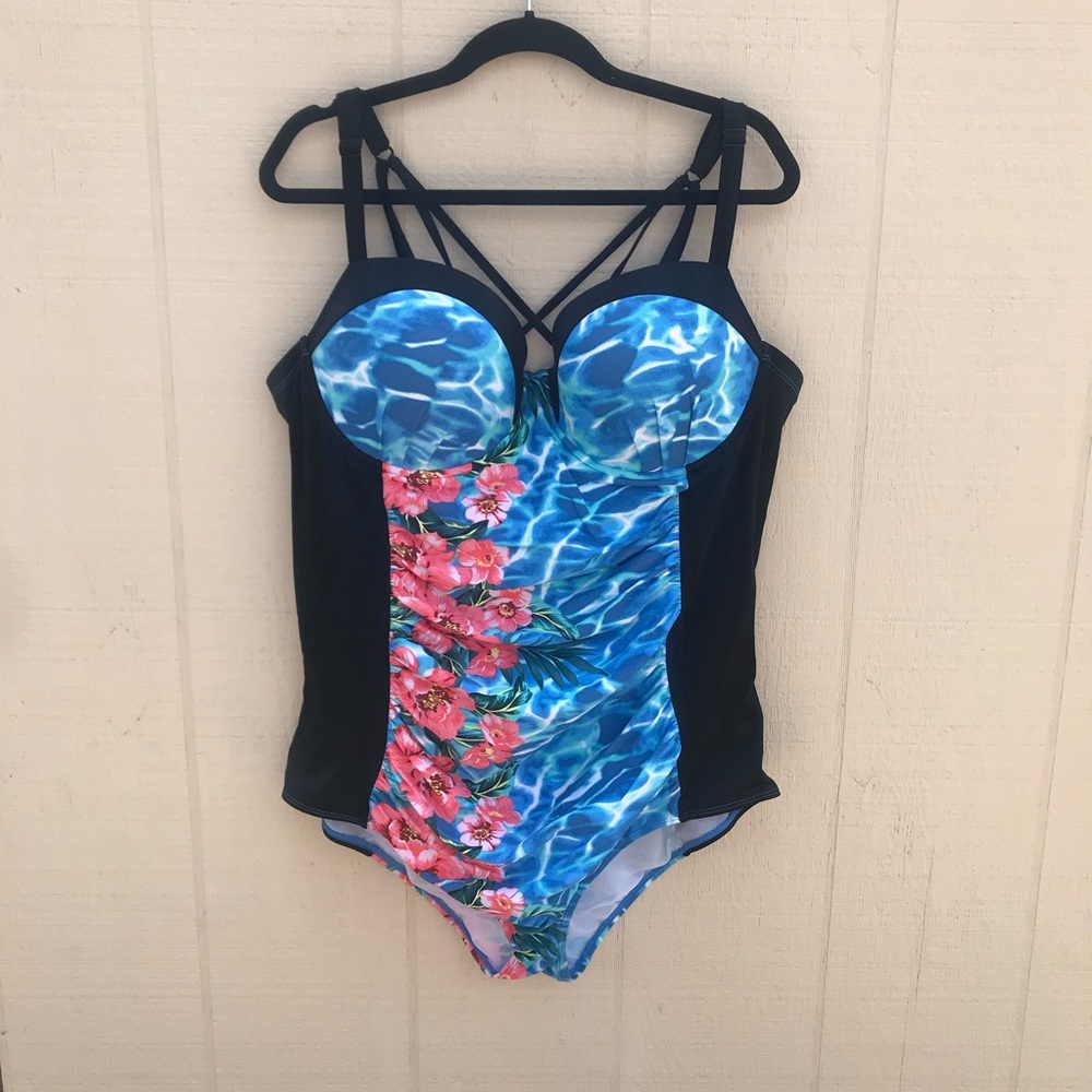 Torrid Ruched Swimsuit - Picture 5 of 11